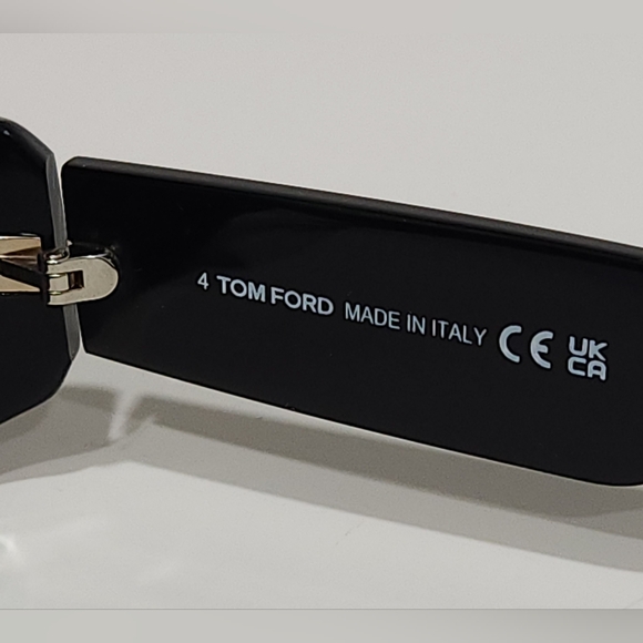 TOM FORDFT1064, Unisex Sunglasses - Picture 12 of 15